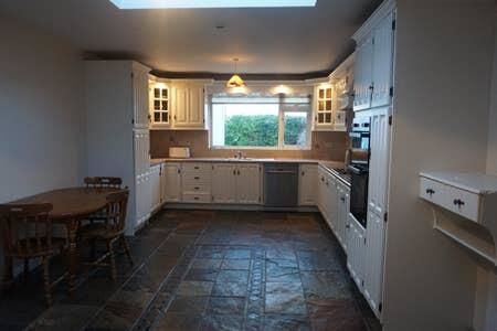 Отели типа «постель и завтрак» Lough Gill Lodge Triple Room with En Suite Слайго-12