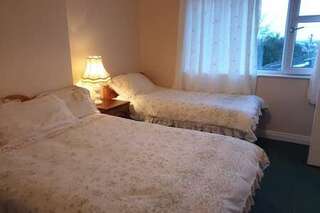 Отели типа «постель и завтрак» Lough Gill Lodge Triple Room with En Suite Слайго Трехместный номер-3