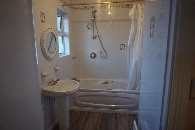 Отели типа «постель и завтрак» Lough Gill Lodge Triple Room with En Suite Слайго-4