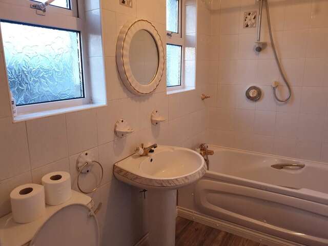 Отели типа «постель и завтрак» Lough Gill Lodge Triple Room with En Suite Слайго-6
